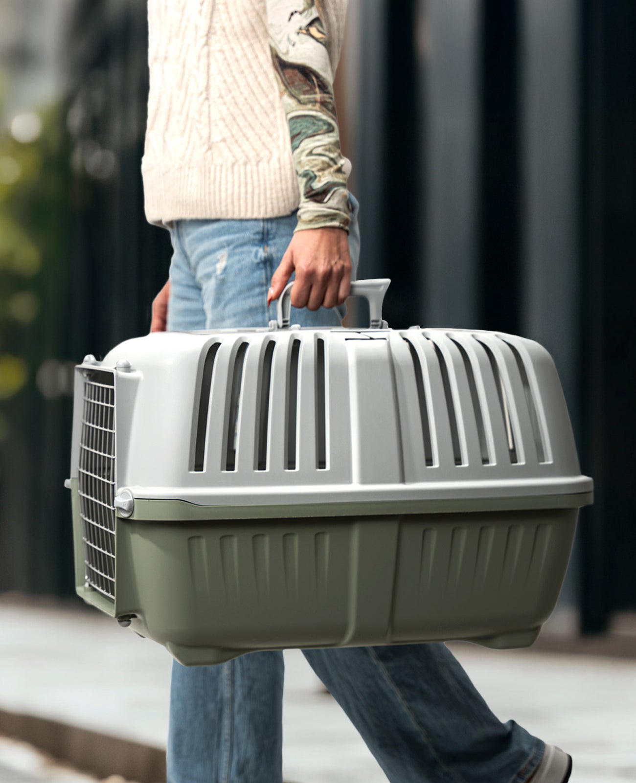 Transportbox aus recyceltem Kunststoff mit Metallgitter