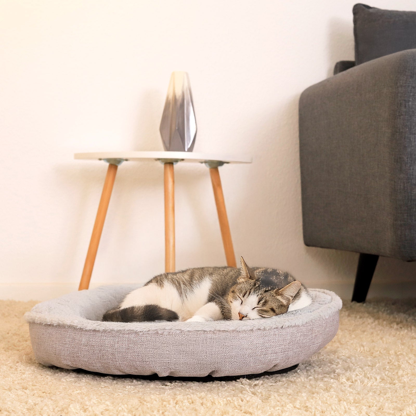 Kattenbed met pluche in donutvorm