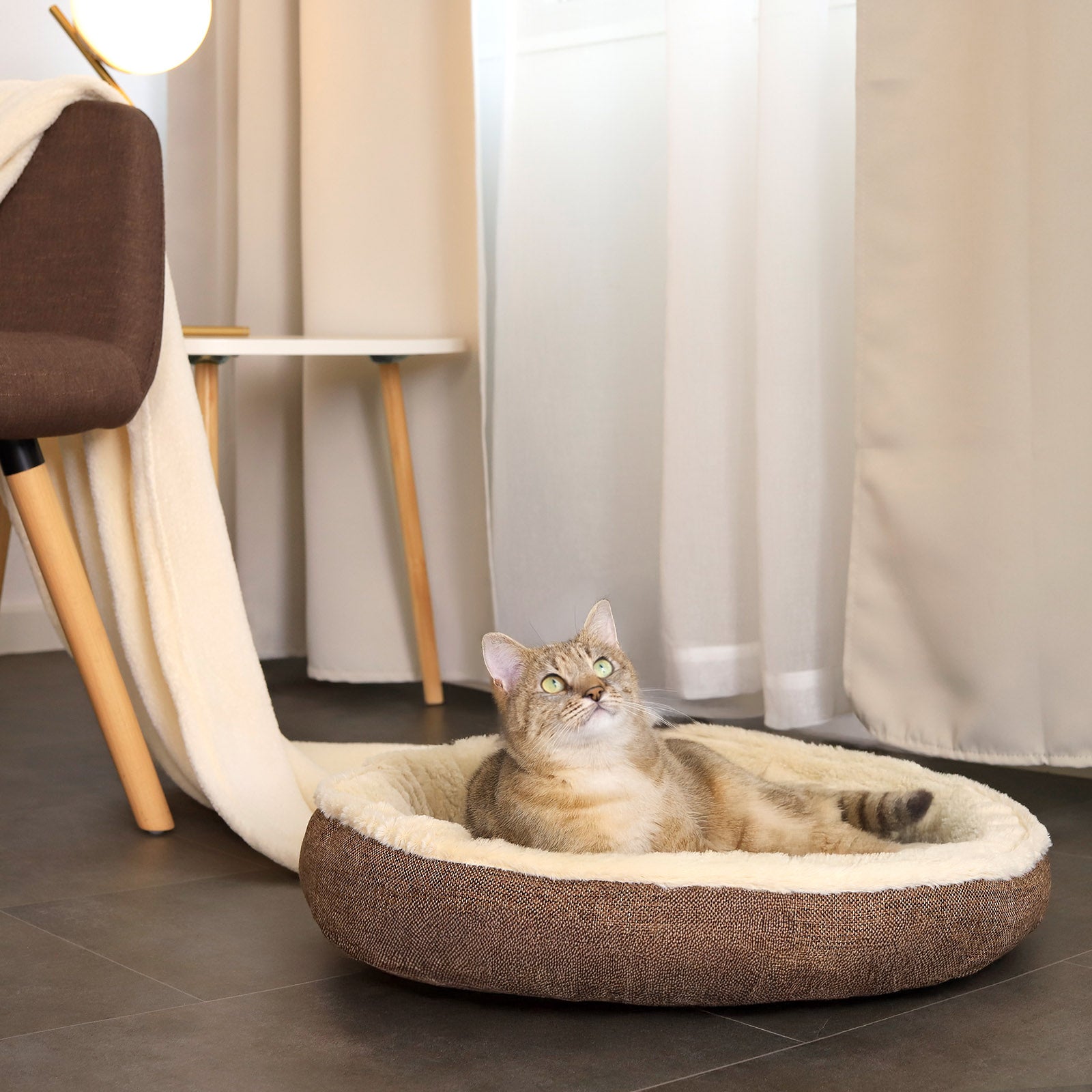 Kattenbed met pluche in donutvorm