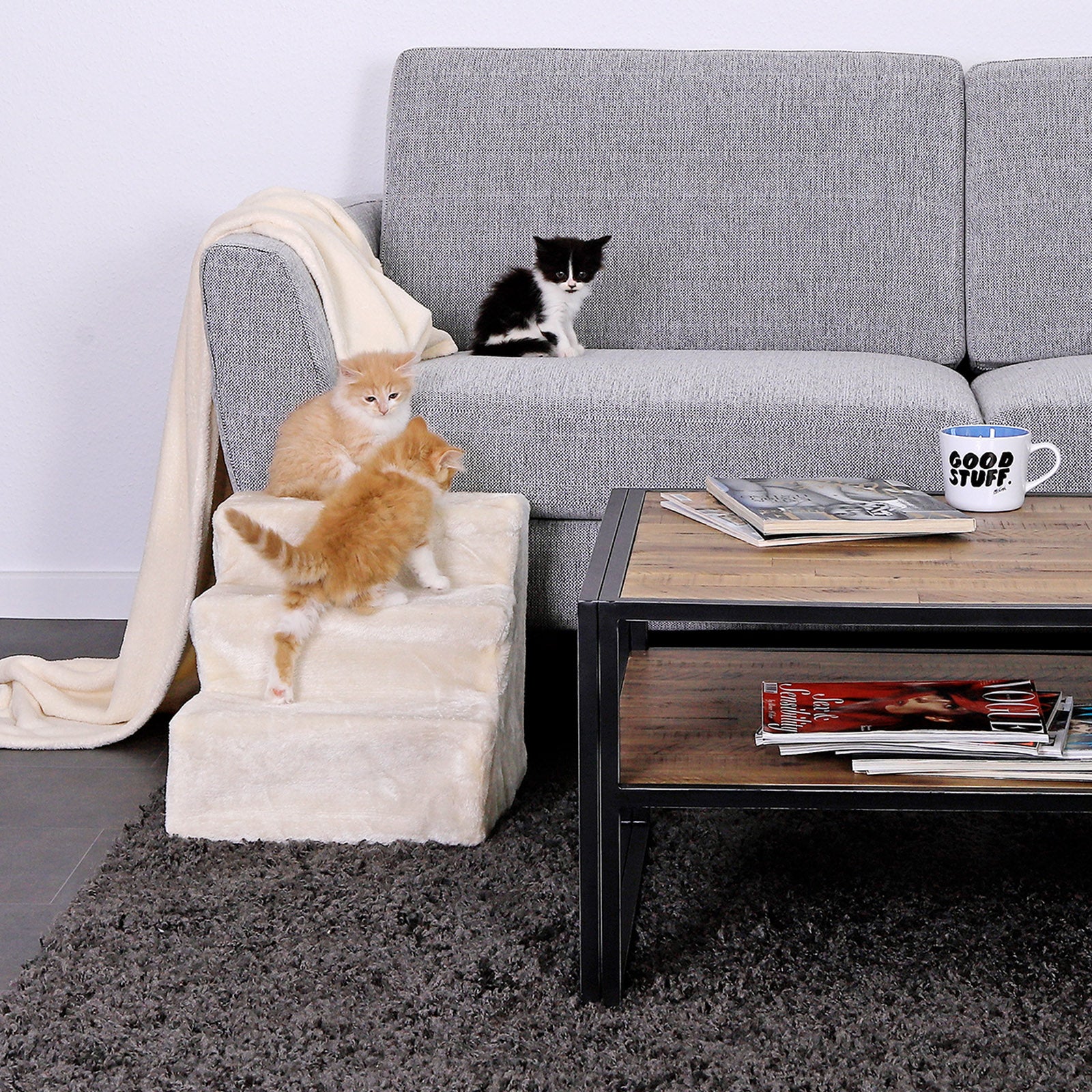 Kattentrap met pluche hoes