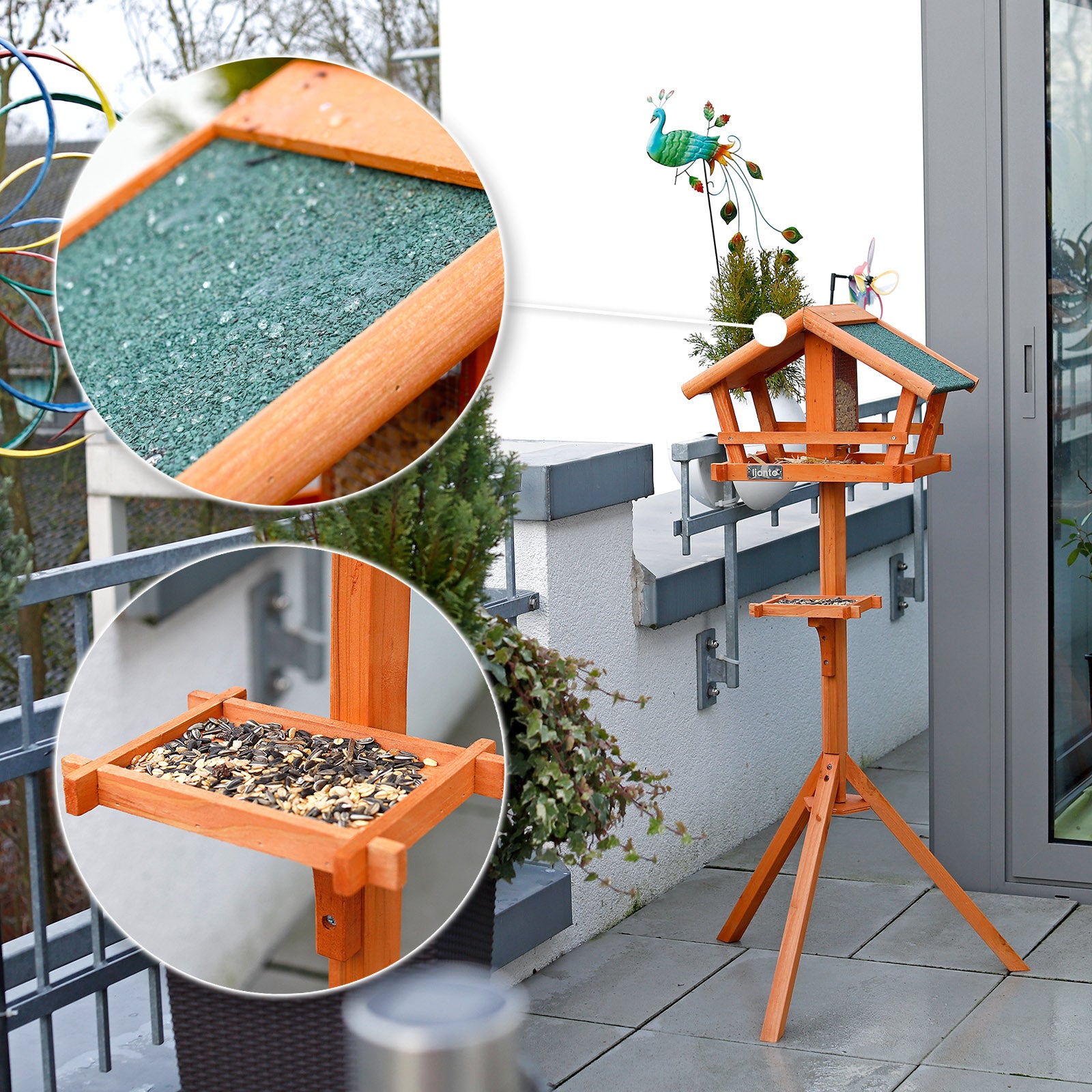 wasserabweisendes Bitumendach und kleine Ablage für Vogelfutter