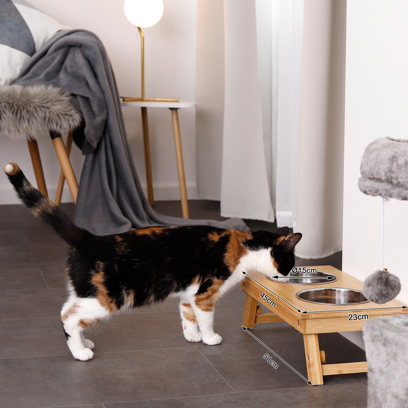 Voederstation voor katten met bamboeframe